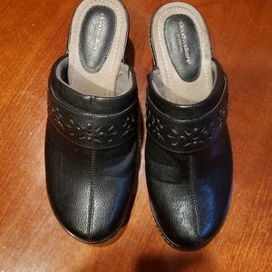 Womens shoes size 10 wide